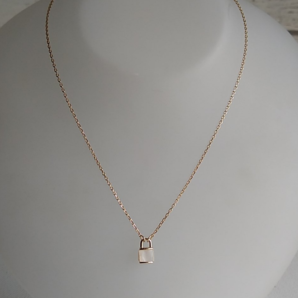 Locket Charm/Freshwater Pearl/Yellow Gold Necklace